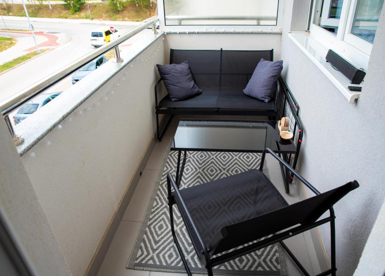 Athena Apartman Lukavica Kültér fotó